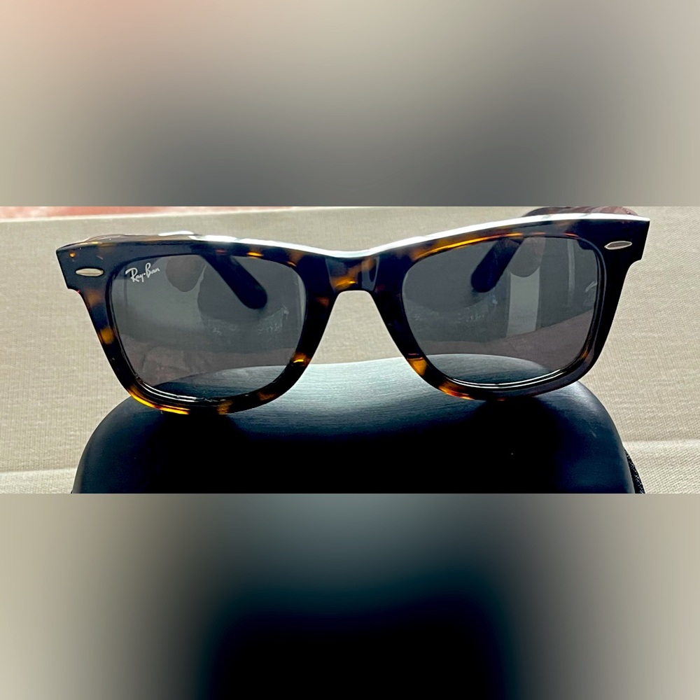 Authentic Ray-Ban Wayfair tortoiseshell unisex sunglasses EUC MSRP $180